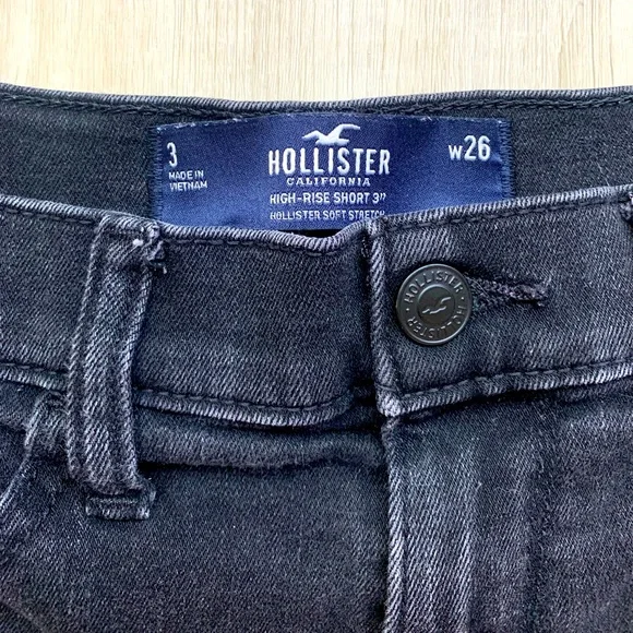 Hollister High-Rise Jean Shorts 3” - Picture 2 of 5